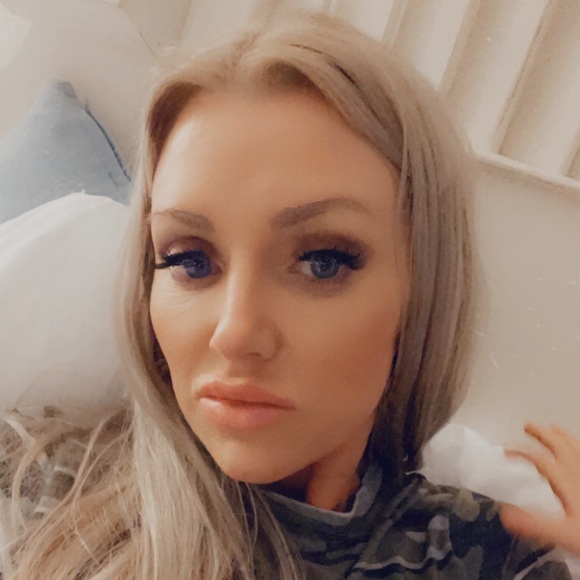 Meet your Posher, Erika - Picture 1 of 1